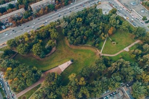 «Бабин Яр потрібно перетворити зі звалища на місце пам'ятника»: художній керівник центру Бабин Яр Ілля Хржановський – про майбутнє проєкту