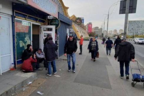 Місцеві мешканці просять демонтувати незаконні «наливайки» та кіоски на Караваєвих Дачах