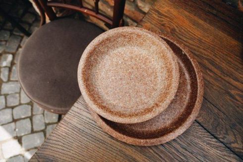 У ресторані Ужгорода подають страви у їстівному еко-посуді