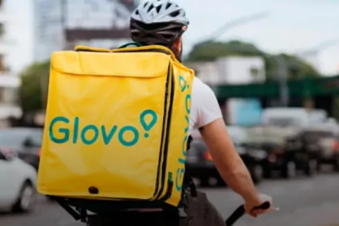 Рестораны заявили, что Glovo не выплачивает долги. В Glovo это отрицают