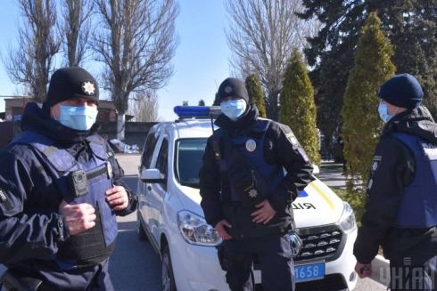 Правоохранители могут начать проверять самоизоляцию украинцев с помощью мобильных операторов