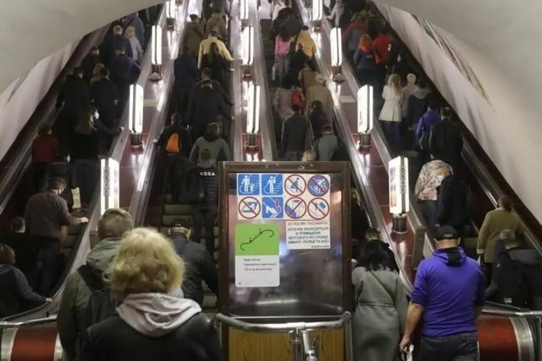 У київському метро обмежуватимуть кількість пасажирів під час локдауну