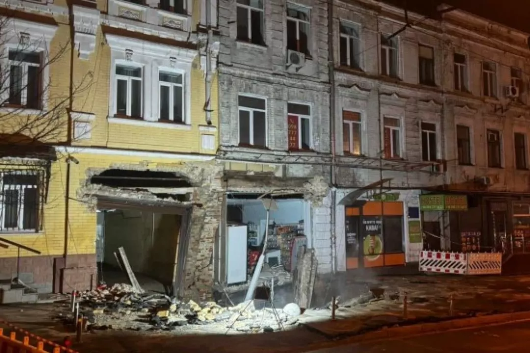 Дві історичні будівлі біля Центрального залізничного вокзалу постраждали через прорив тепломереж