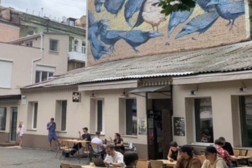 Петиція за збереження дворика з воронами на Рейтарській набрала голоси