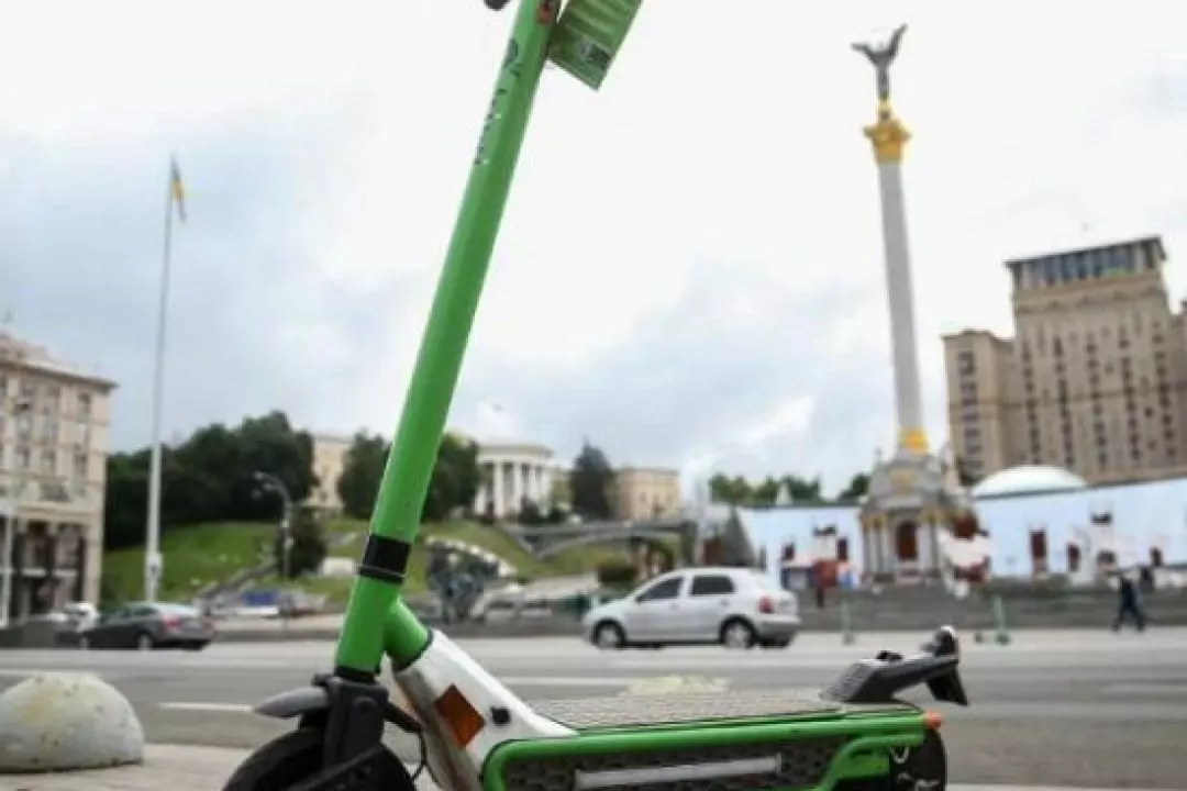 Кияни просять заборонити прокат електросамокатів &mdash; петиція