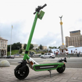 Кияни просять заборонити прокат електросамокатів — петиція