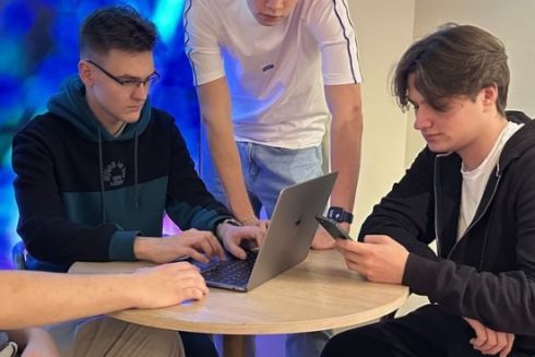 Львівські айтівці створили месенджер, що працює під час відключень світла