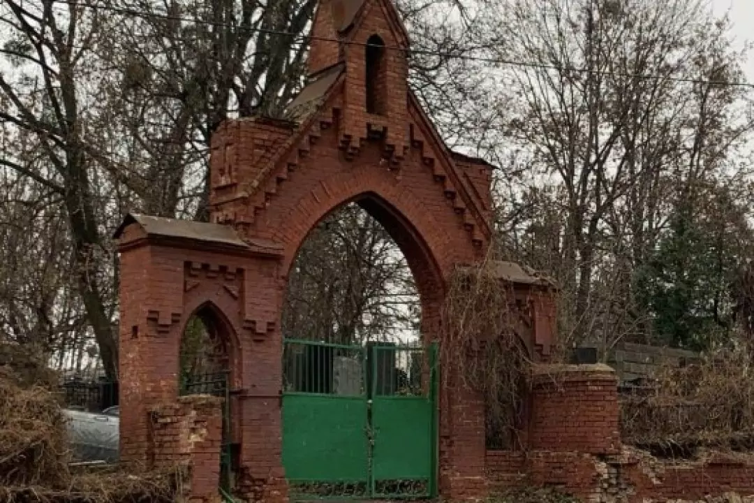 Кияни закликають зберегти історичну огорожу Байкового кладовища &ndash; петиція