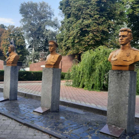 В Борисполе демонтируют советскую аллею