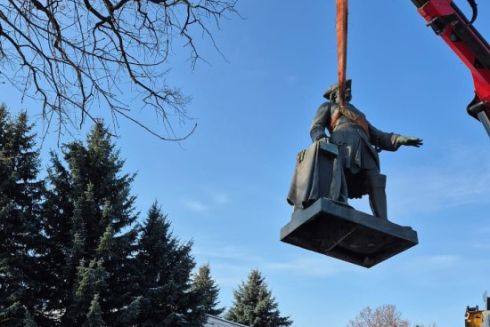 У Полтаві демонтували пам’ятник російському імператору Петру І