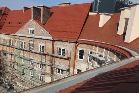 Дивіться, як у Львові реставрують фасади будинків, зруйнованих через російський обстріл