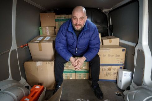 «Британец купил три пожарные машины, чтобы помочь Украине»: История инициативы «Добровоз», которая доставляет десятки автомобилей на фронт