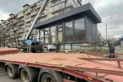 В Оболонському районі почали прибирати незаконні МАФи: фото