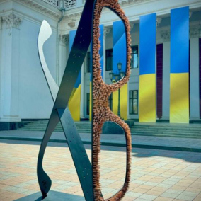 На Думській площі в Одесі відкрили експозицію італійських та місцевих митців