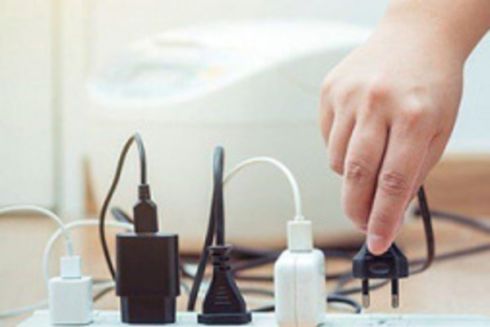 ДТЕК закликає українців вимикати електроприлади з розеток під час відключень