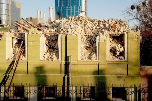 Забудовник запевняє, що будинок Уткіна був в аварійному стані. Але в Мінкульті дозвіл на знесення не давали