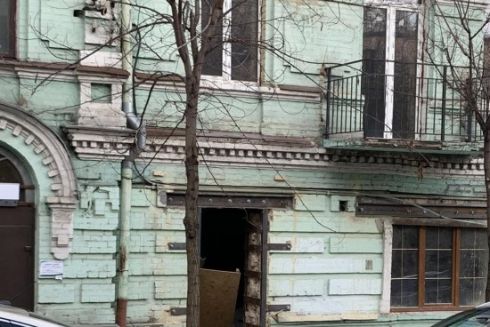 У центрі Києва через самовільний ремонт руйнується 100-річний будинок математика Граве