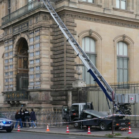 Німецька фірма використала пограбування Лувру для вірусної реклами