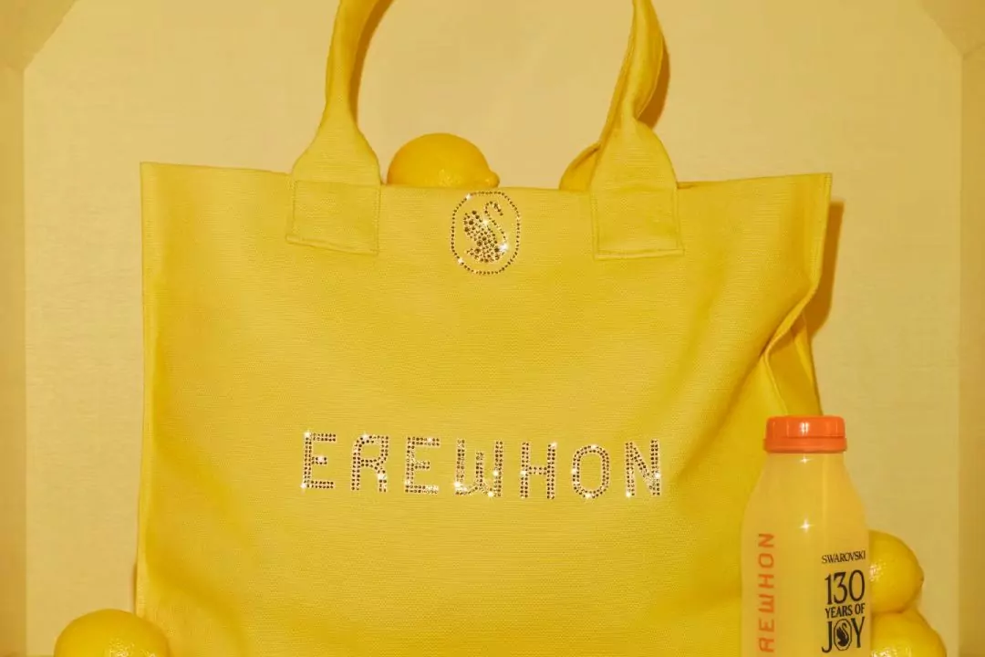 Swarovski випустив сумку з кристалами й органічний сік до 130-річчя бренду