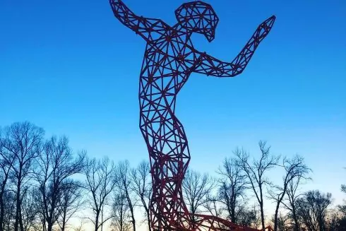 У київському X-Park встановили арт-об'єкт від автора скульптури на Burning Man