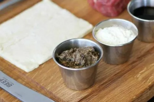 Стейк Веллінгтон від кухаря ресторану Beef