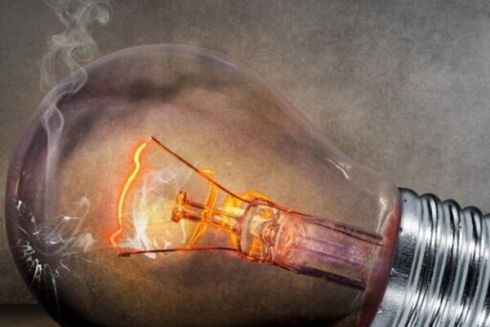 Графіки відключення світла оновилися після ворожої атаки: по країні введені екстрені відключення