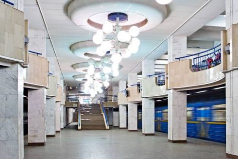 В метро Киева продолжили движение поездов по красной ветке до «Академгородка»