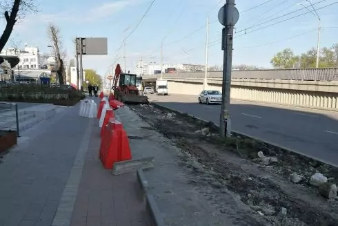 Возле &laquo;Нивок&raquo; разрушили велодорожку под строительство парковочного кармана: фото
