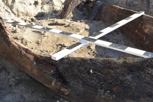 Возле Чернигова нашли старинную деревянную лодку: фото