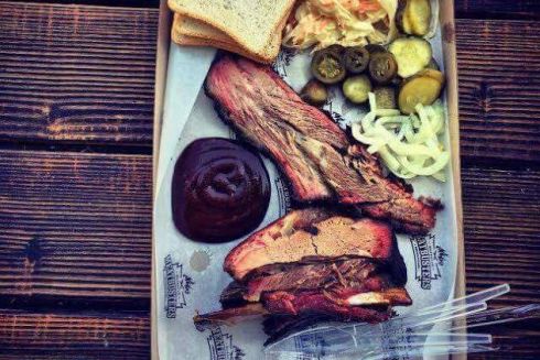 На Протасовом Яру появился фудтрак со свиными ребрами