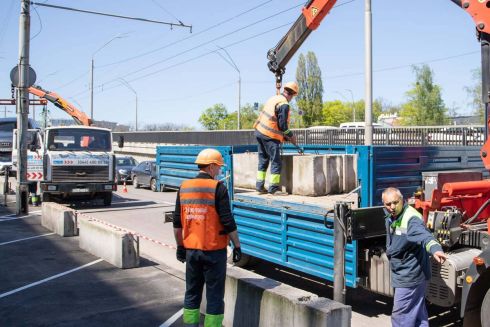 Место разрушенной велодорожки на проспекте Победы огородили. Что там будут делать
