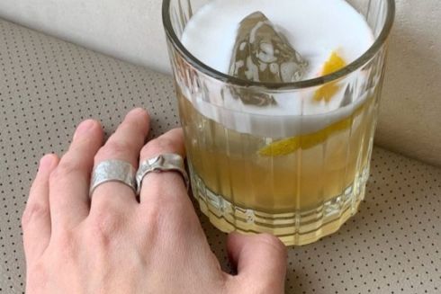 Кава, коктейлі та благодійні івенти: біля Хрещатика відкрили кав’ярню-бар HillBar