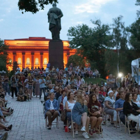 В центре Киева в течение лета будут показывать бесплатное кино под открытым небом