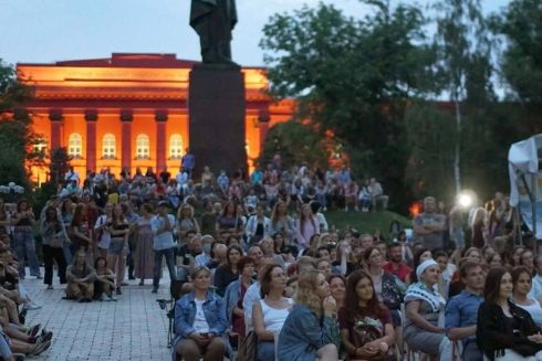 У центрі Києва протягом літа показуватимуть безкоштовне кіно просто неба