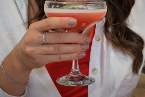 На Позняках открыли бар-кафе «Основа» с кофе и коктейлями