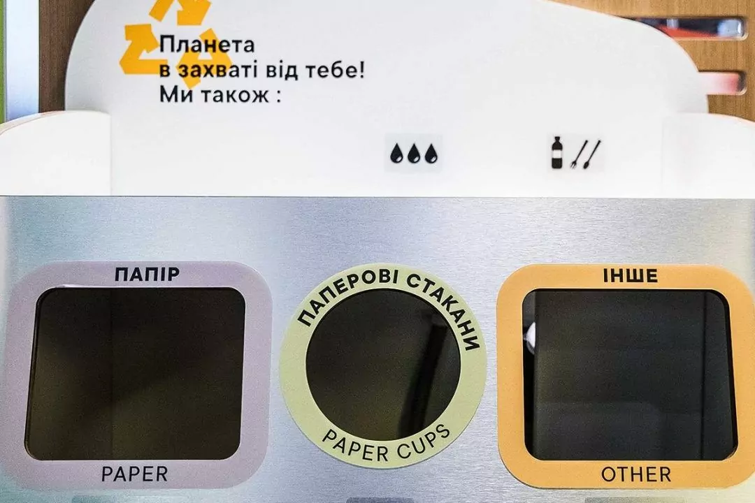 У McDonald&rsquo;s почали переробляти паперові стакани на пакети для доставки