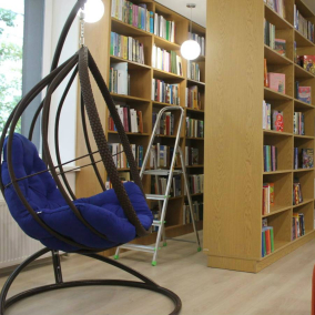 На Троєщині відкрили сучасний бібліохаб: як він виглядає