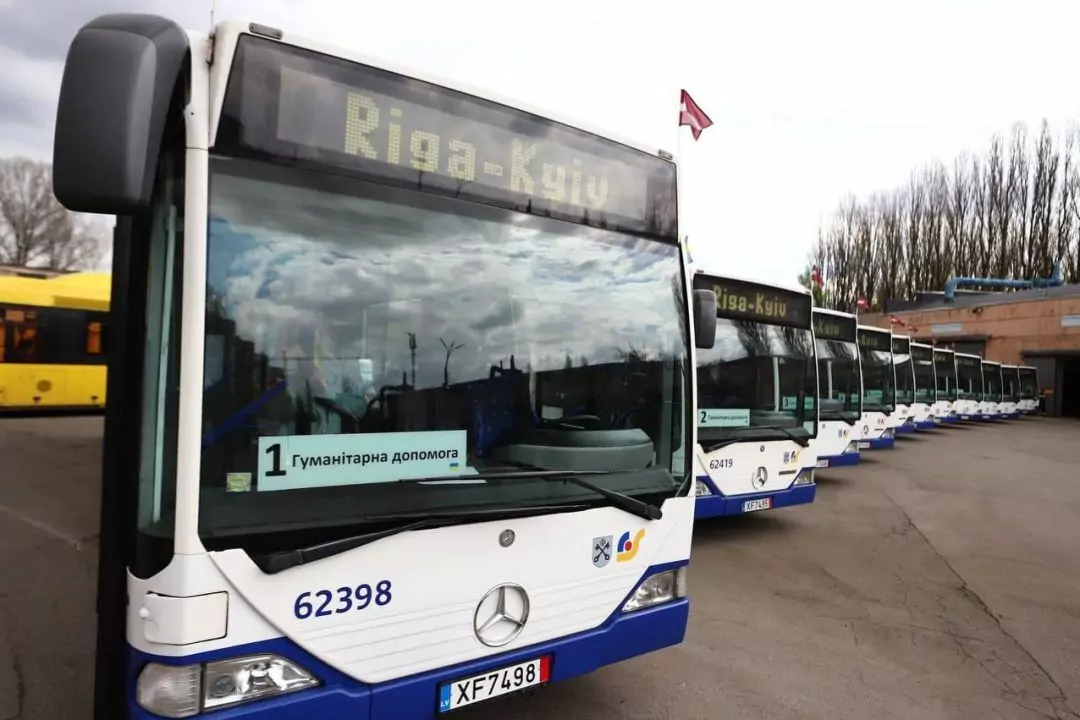 Фото: Рига подарувала Києву 11 низькопідлогових автобусів