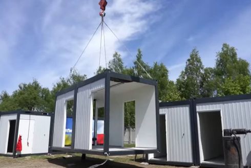 Фото: В Бородянке монтируют модульные дома для потерявших жилье