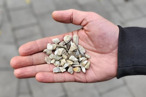 Дорожки в парках Киева будут посыпать гранитной крошкой – в КГГА объявили об эксперименте