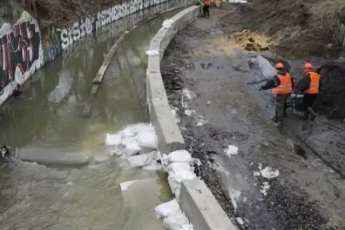 На расчистку реки Лыбидь выделили почти 15 млн гривен.