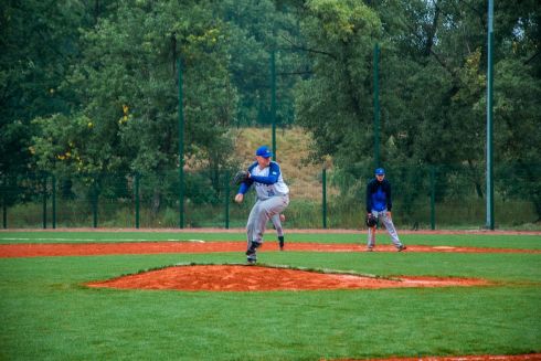 Фото: В Киеве открыли новый бейсбольный стадион