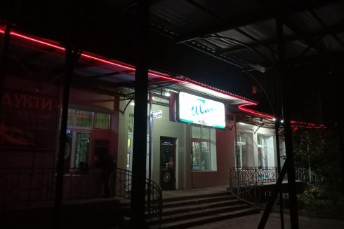 У Києві демонтували рекламні вивіски, які не вимикалися ввечері