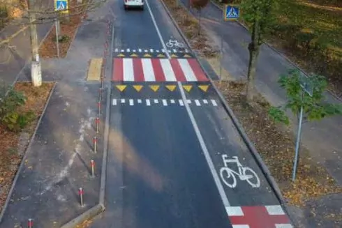 На Отрадном появилась новая велодорожка и места для парковки: фото