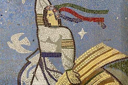 Київський супермаркет зберіг історичну мозаїку в новому інтерʼєрі