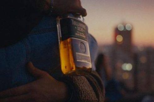 В Киеве сняли рекламу виски Tullamore Dew