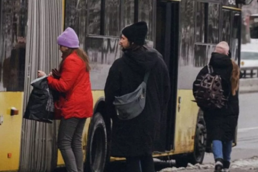 Закриття метро на Теремки переповнило громадський транспорт там, де підземка працює
