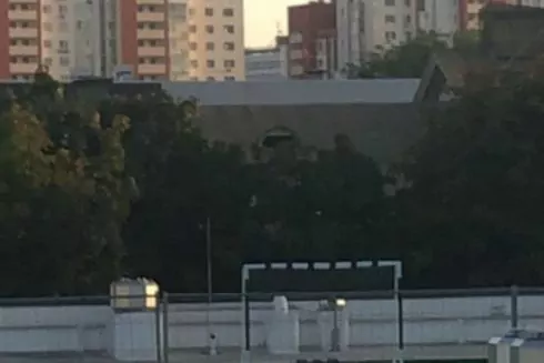 На крыше нового ТРЦ на Соломенке обустроили футбольное поле вместо спортплощадки