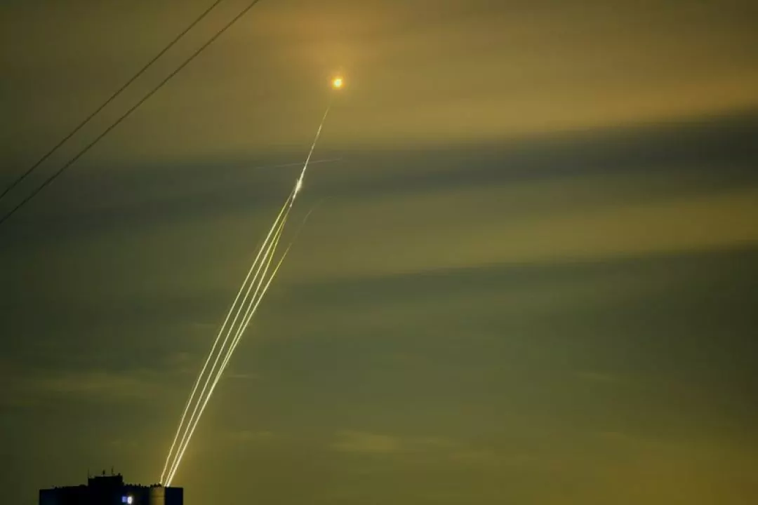 Фото: Харків&lsquo;янин щодня знімає запуски ракет росіян з вікна власної квартири на Салтівці