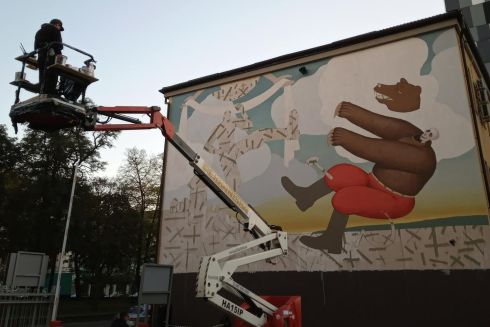 На Подоле появится мурал от экс-участника “Інтересні Казки”: он посвящен победе Украины